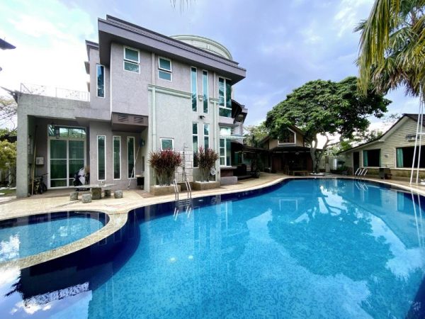 Kemensah Heights Bungalow With Swimming Pool at Ampang