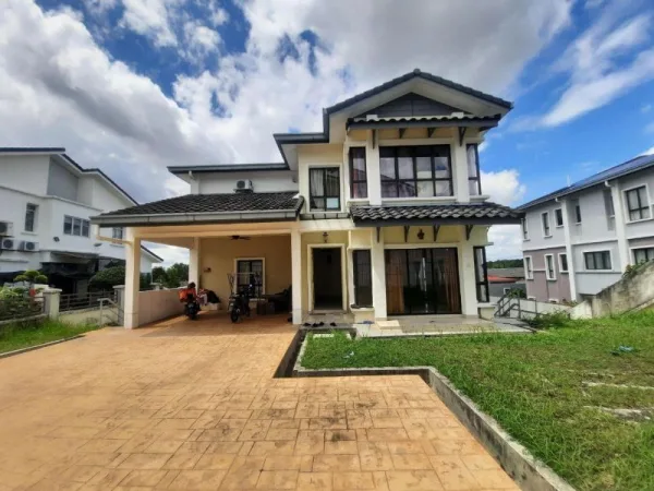 Saujana Villa Kajang 2.5 Storey Bungalow with Club House