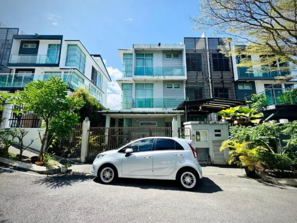 Vila Laman Cahaya Taman Tun Dr Ismail TTDI Semi-D House