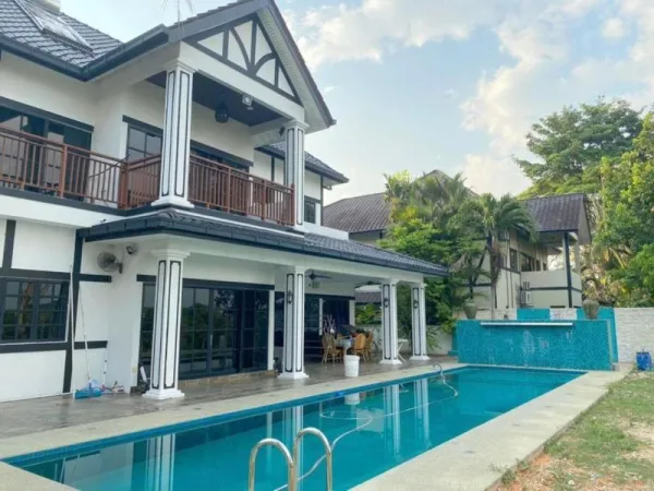 Monterez Golf Club Bungalow with Pool and Golf View